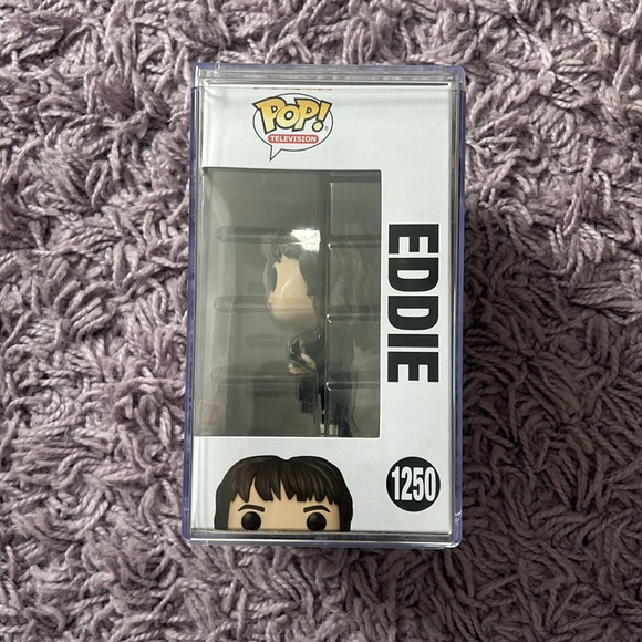 Eddie Munson (Stranger Things) Funko Pop Figure in plastic case - Picture 2 of 5
